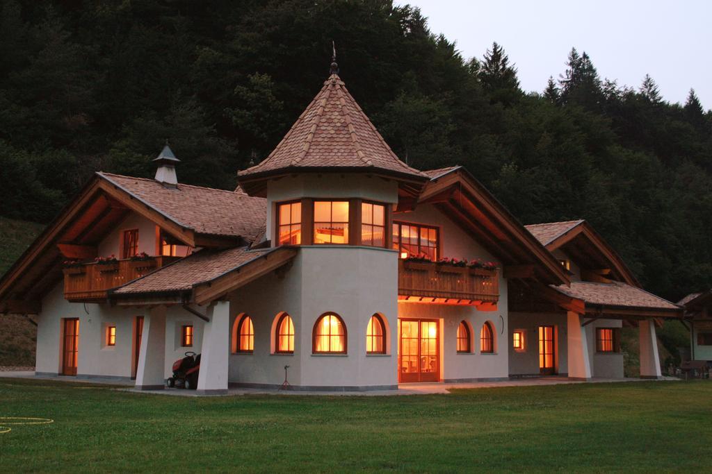 브레구초 Agritur Cornasest B&B 외부 사진
