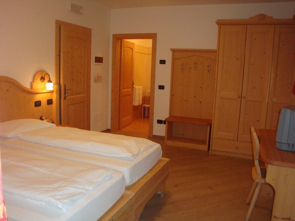 브레구초 Agritur Cornasest B&B 객실 사진
