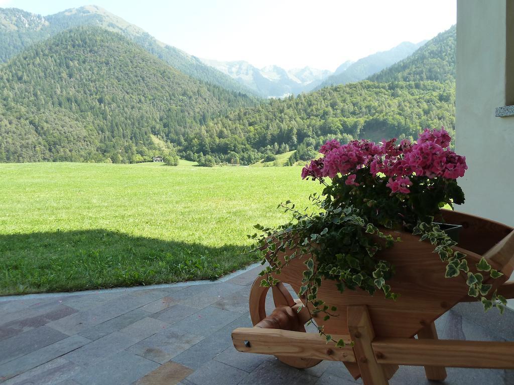브레구초 Agritur Cornasest B&B 외부 사진