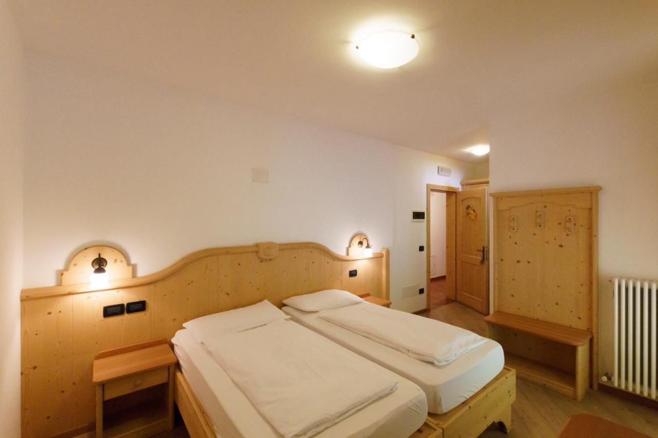 브레구초 Agritur Cornasest B&B 외부 사진